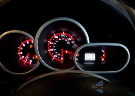 2010 Toyota Corolla Matrix z USA, uszkodzony, nr VIN 2T1KU4EE9AC299004